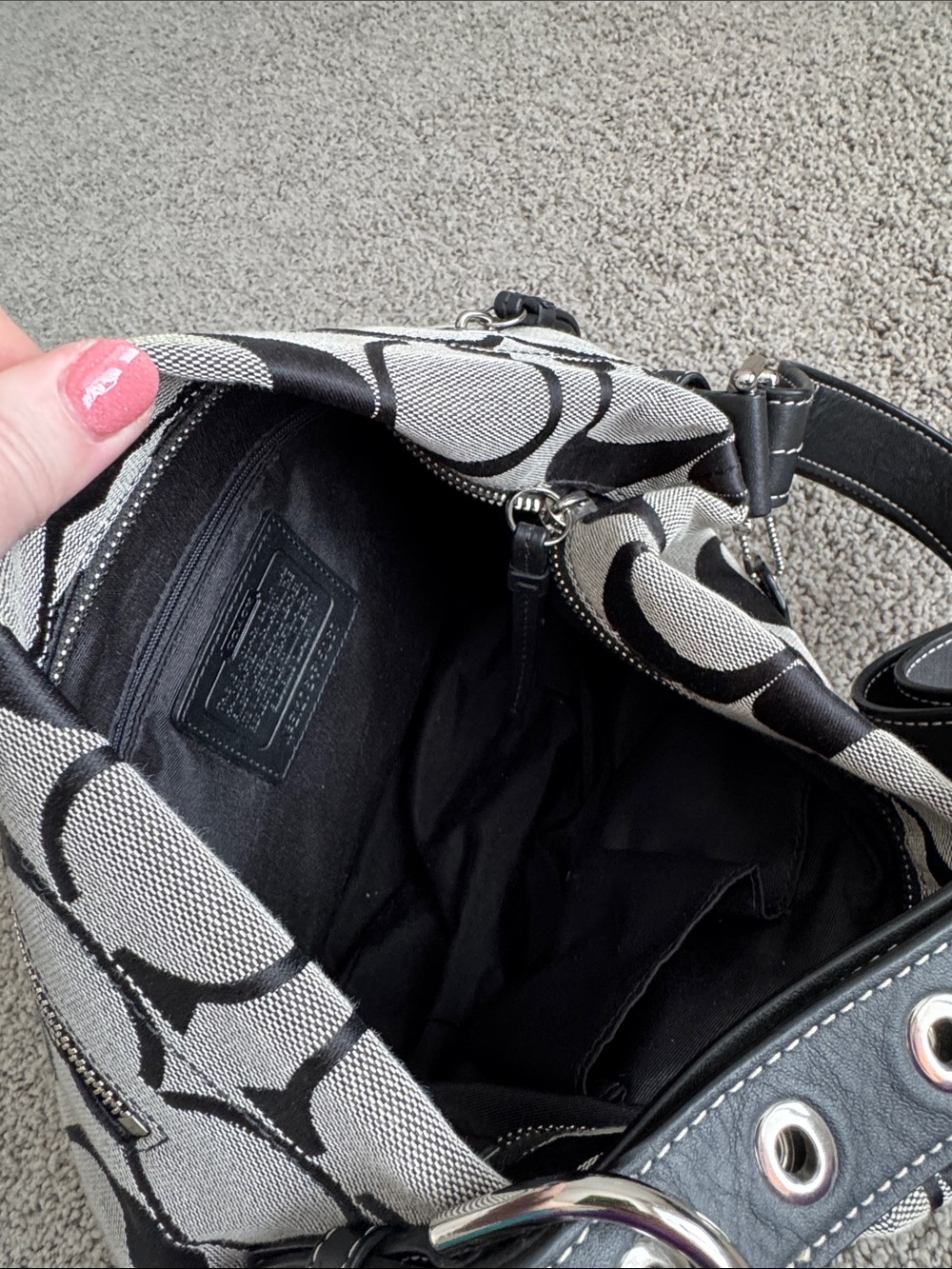 Coach Black and Gray Signature Hobo Shoulder Bag - Picture 5 of 7